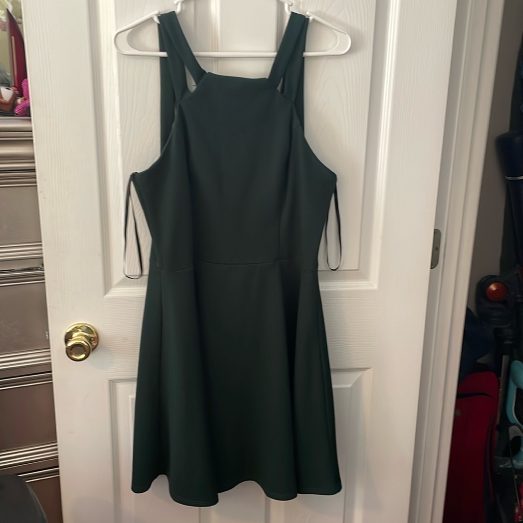 B Darlin, Green Formal Short Dress. Halter Top, Four Straps